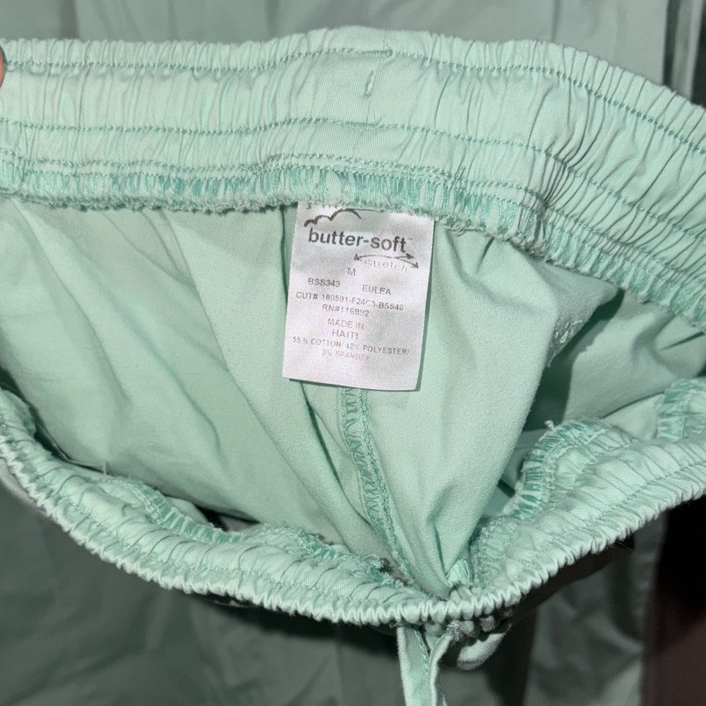 Butter-Soft Women's Mint Green Scrub Top - Picture 5 of 8